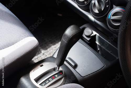 Fotografie Close-up view of an automatic transmission gear selector inside a passenger car, showing gear positions and modern vehicle interior details