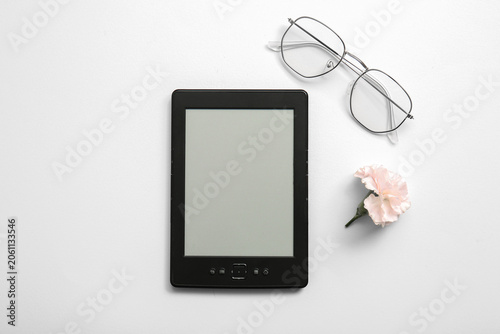 Modern e-reader with eyegla...