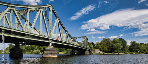 Foto Glienicker Brücke in Potsdam Berlin, Historische Agentenbrücke im Kalten Krieg –