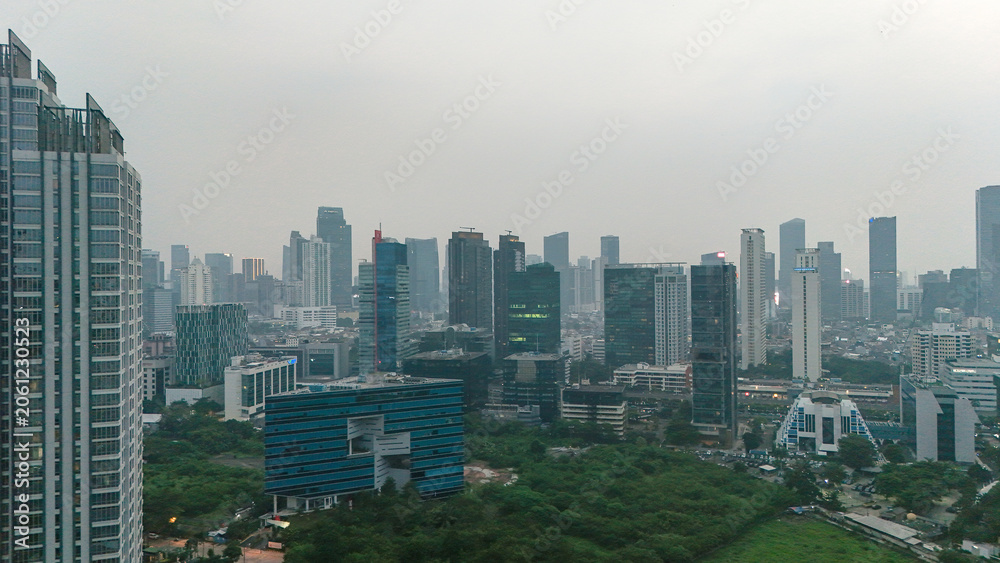 Obraz premium Sweeping Panoramic View Of Dense Metropolitan Skyline Featuring Towering Skyscrapers
