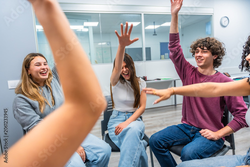 Foto Diverse students raising hands in modern classroom learning and participating