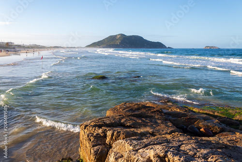 rocha e a praia do Santinho, Ingleses, Florianópolis, Santa Catarina, Brasil