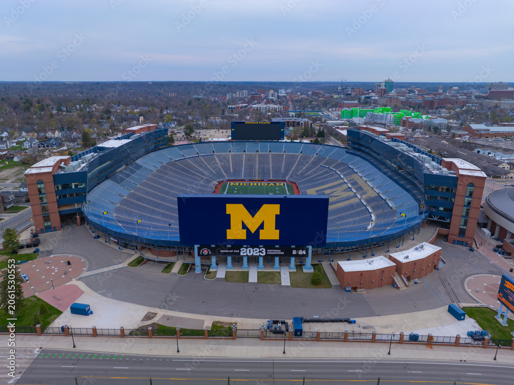Obraz premium Michigan Stadium (Big House) is the American football stadium for the University of Michigan in Ann Arbor, Michigan, MI, USA. 