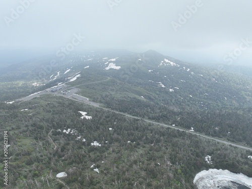 秋田県と岩手県にまたがる鏡沼、八幡平ドラゴンアイからの風景 ドローン空撮