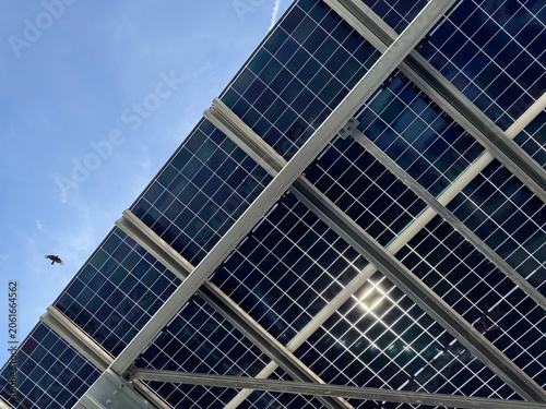 panneaux solaires vue soleil
