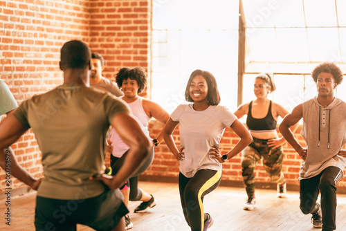 Quadro su tela Group fitness class with diverse participants exercising