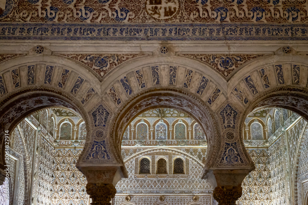 Fototapeta premium Intricate Moorish architecture inside the Alhambra Palace, Granada