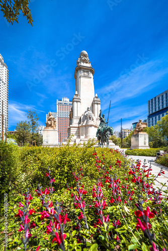 Foto Fountain of Monument to Don Quixote and Sancho Panza
