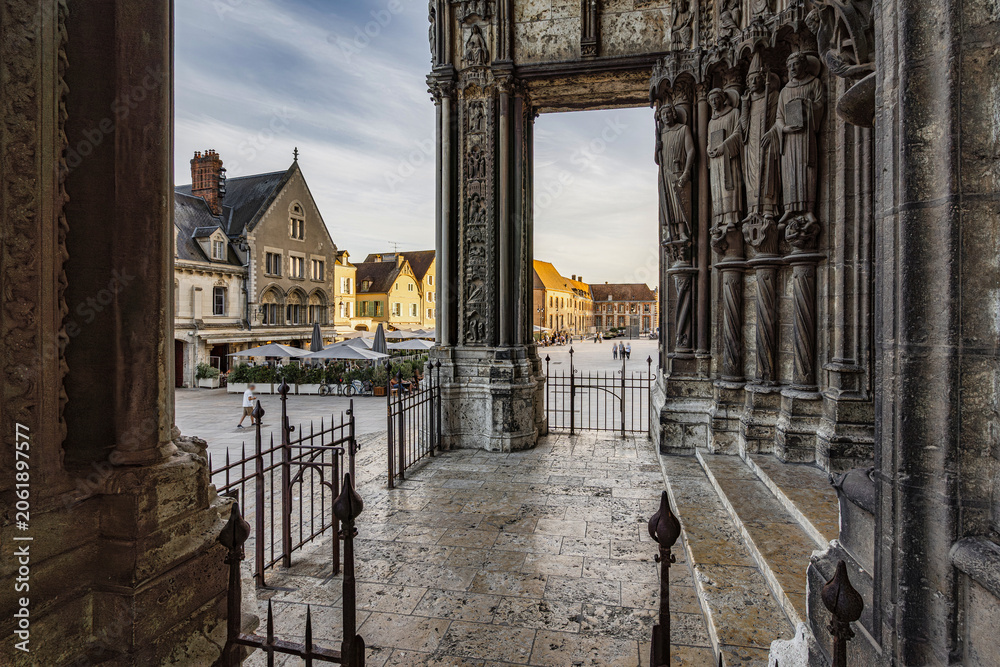 Naklejka premium Chartres Cathedral gothic architecture