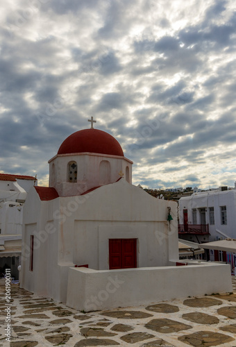 Fotografie Red-Domed Small Church on the Island of Mykonos, Greece