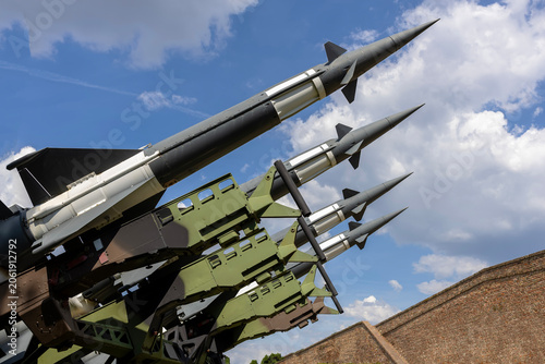 Foto Military surface to air missiles aiming at sky