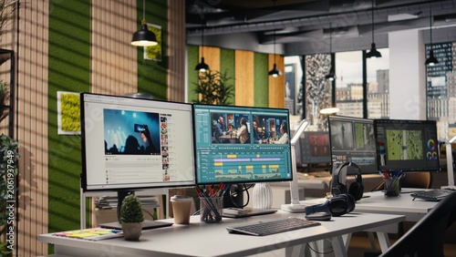 Canvastavla Studio with no people shows PC with advanced video editing software, interface displays recorded footage with sync tools and toolbar panels for adjustments, creative post production process