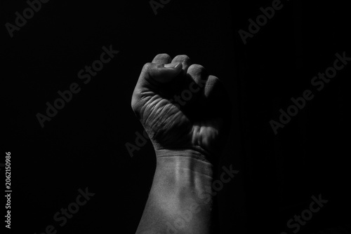 Cuadro en lienzo man's hands with dramatic lighting in black and white style