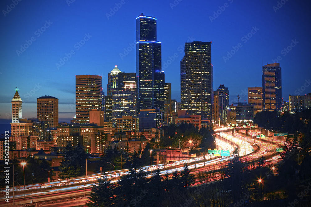 Fototapeta premium downtown Seattle at night