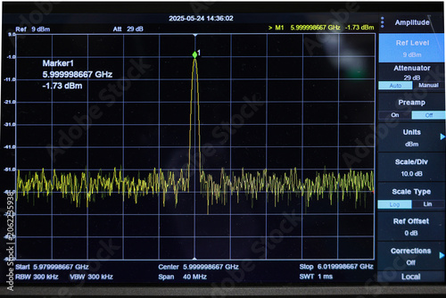 Fotografi Oscilloscope screen displays a sharp frequency peak