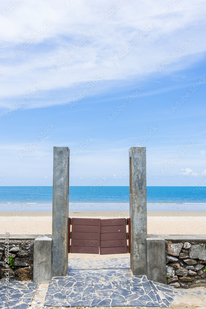 Fototapeta premium Beautiful Tropical Beach with Clear Blue Sea and Sandy Shore in Summer