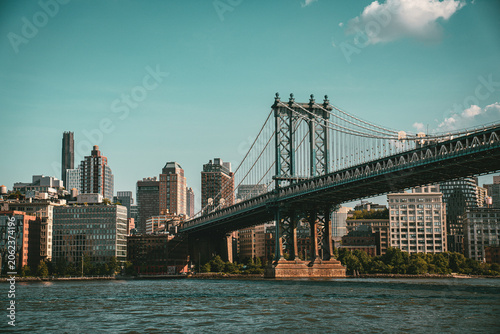 brooklyn bridge and manhattan skyline