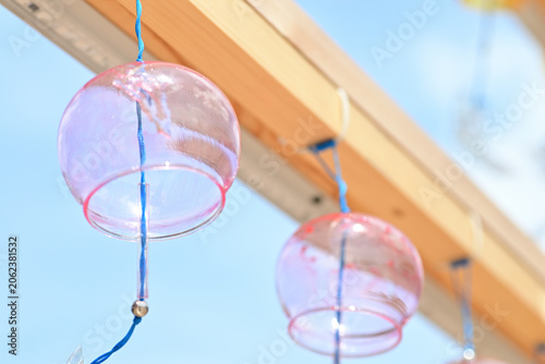 Cuadro en lienzo Cool wind chime swaying in the breeze.（風鈴）14