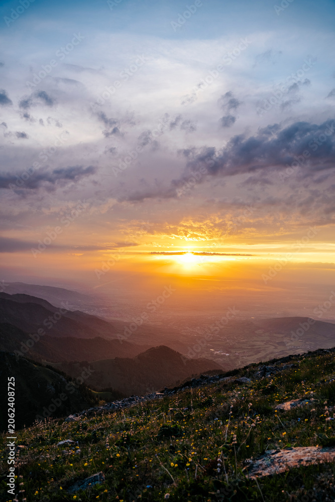 Obraz premium sunset in the mountains