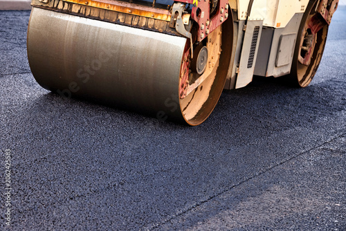 Εκτύπωση καμβά Compacting Fresh Asphalt Paving on a Metropolis City Street at Daytime