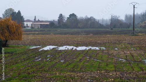 Canal du Midi, à proximité de Langon, par temps pluvieux