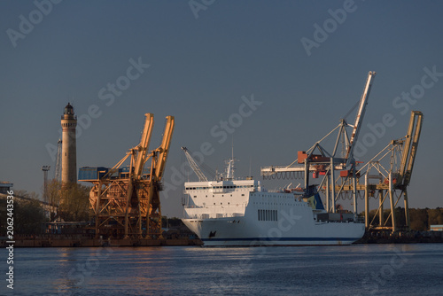 Fényképezés PASSENGER-CAR FERY - The ship is heading out to sea from harbor