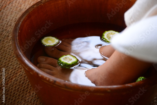 Quadro su tela feet soaking in the wooden tub with herbal water spa
