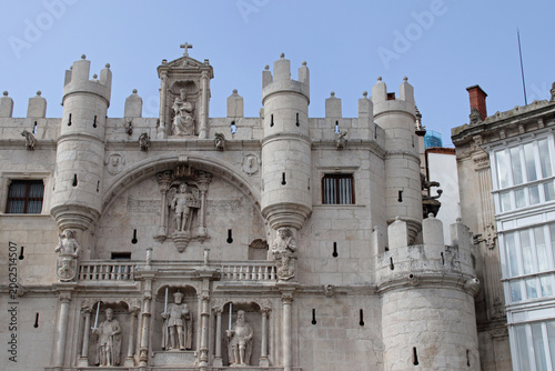 Φωτογραφία ste mary arch in burgos in spain