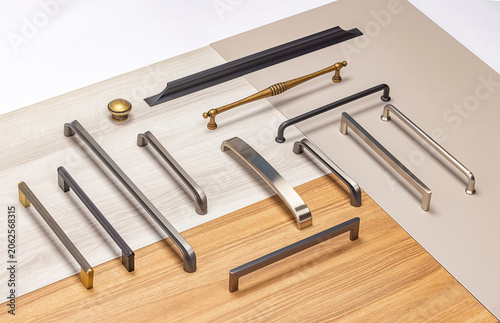 Foto Selection of cabinet handles displayed on a flat surface with different textures