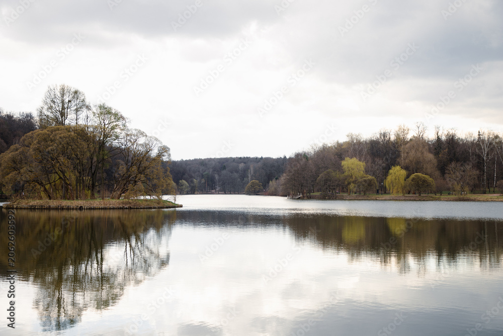 Obraz premium autumn landscape with lake
