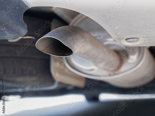Obraz na plátně automobile tailpipe and muffler assembly system under a car