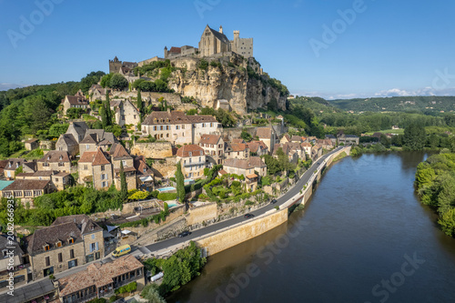 Vue aérienne de Beynac-et-Cazenac et du château de Beynac