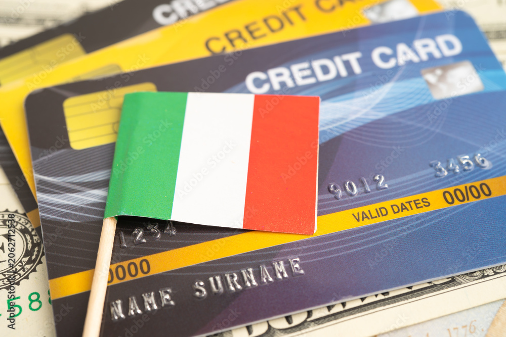 Obraz premium Italy flag on credit card, finance economy trading shopping online business.