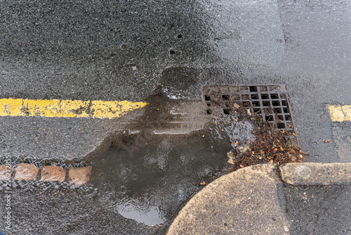 Cuadro en lienzo Partially blocked storm drain restricting rainwater drainage during rainfall