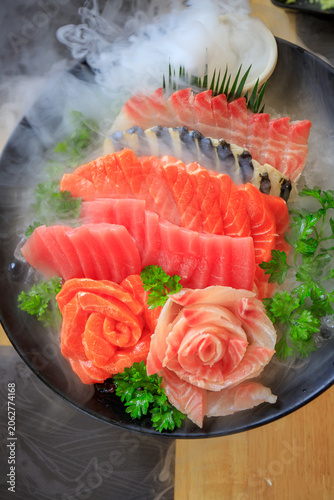 Japanese food featuring appetizingly sliced ​​fish, beautifully presented.