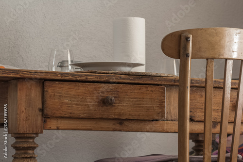 Konstfotografi Table rustique à tiroirs de cuisine campagnarde