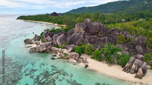 Φωτογραφία High-angle drone shot of the world-famous Anse Source d'Argent beach in Seychelles, showcasing spectacular weathered granite rocks, white sand, lush palms, and clear turquoise water