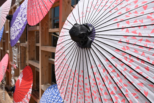 Foto Japanese umbrellas, traditional Japanese aesthetics.（和傘）1