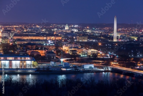 Canvastavla Twilight panoramic view of the Washington, D