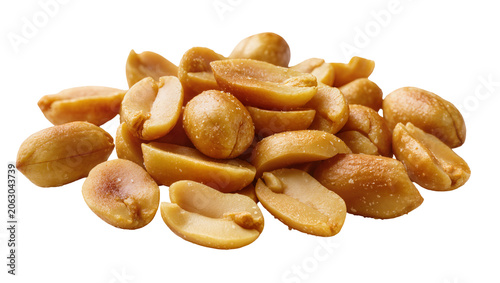 Foto Roasted salted peanuts pile, whole and halved nuts