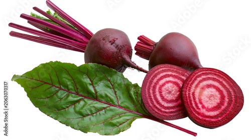 Bild auf Leinwand Whole and sliced beets with green leaves