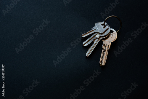 Canvastavla Minimalist bunch of keys on black background with copy space
