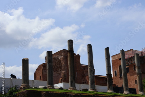 Obraz na płótnie Ancient Roman Columns and Historic Ruins in Rome, Italy