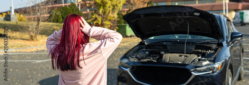 Canvastavla A girl is upset due to a car malfunction, showing frustration and disappointment while dealing with the vehicle’s unexpected issues