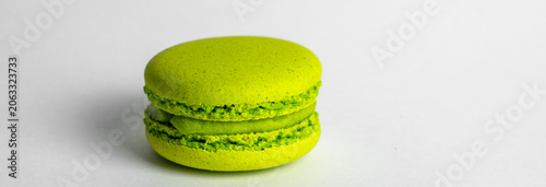 Obraz na plátně A pistachio macaroon with a chewy, delicate texture and nutty, rich pistachio flavor, perfect as a sweet treat, dessert, or elegant snack