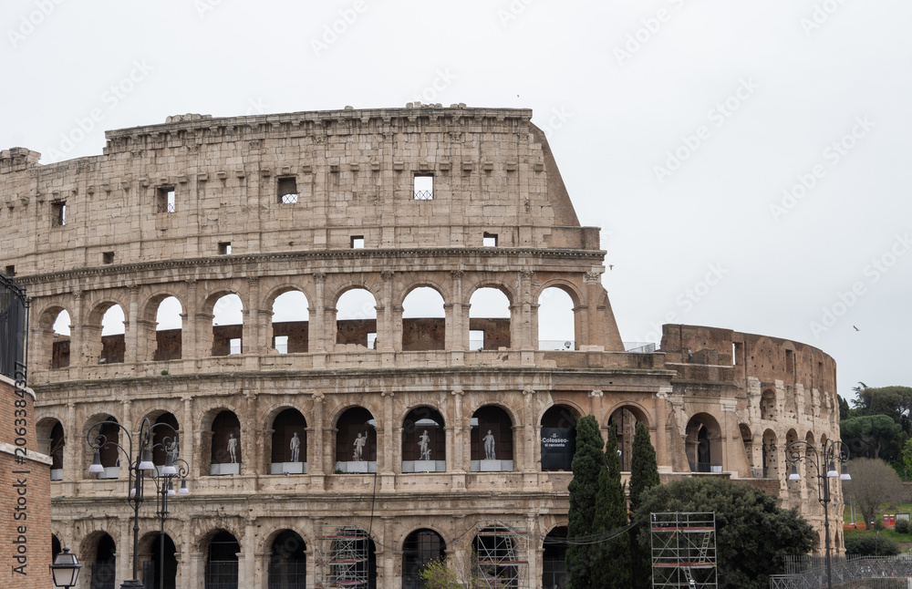 Obraz premium Architectural history in details of ruins, old buildings, walls, amfitheatres, arches in old part of Rome, dated from 300 BC, guided tours in Rome, Italy