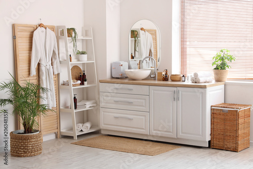 Modern bathroom interior de...