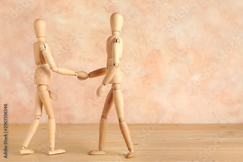 Wooden mannequins shaking h...