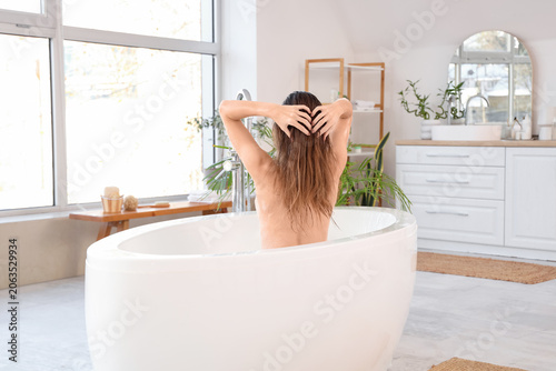 Beautiful woman with wet ha...