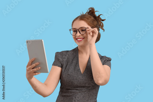 Young businesswoman in eyeg...